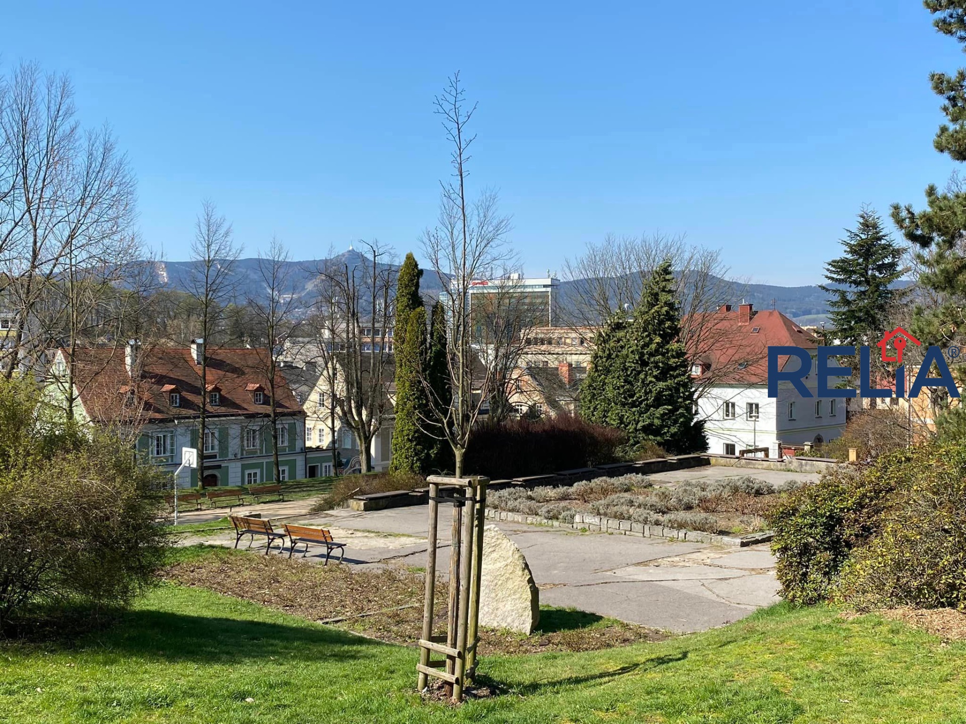 N50096_Kousek-od-domu-je-park